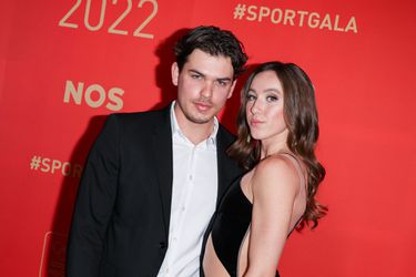 😂 | Heleen van Royen over liefdesfoto van zoon en Schulting: 'Dacht dat ze moest schaatsen'