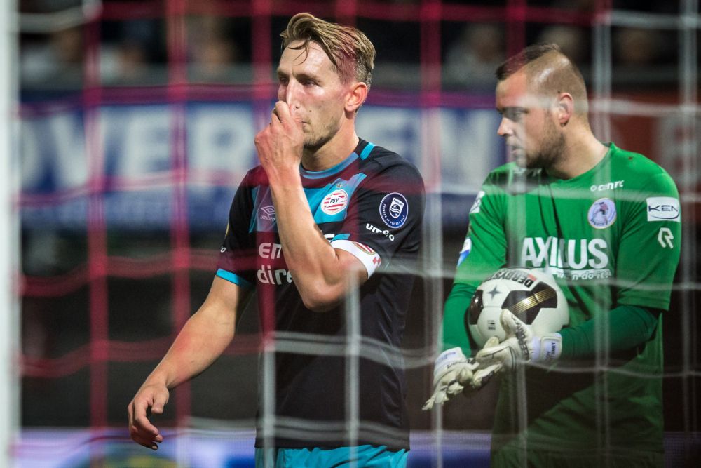 Wegwerpgebaar Luuk de Jong naar eigen aanhang: 'Je hoort je kapot te schamen'