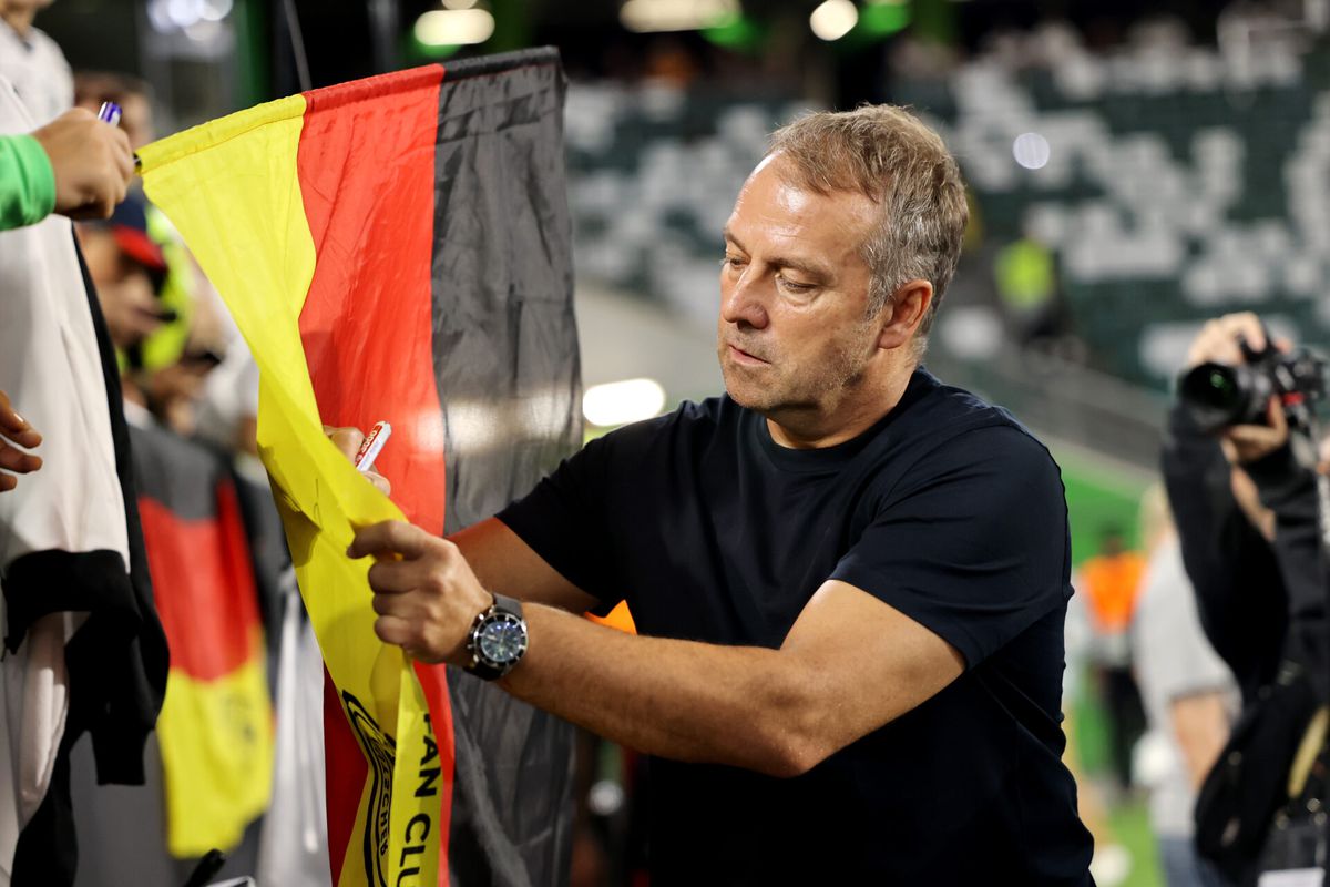 Duitse media ROAST Hansie Flick na 4-1 nederlaag: 'Tentoonstelling van alles dat fout gaat'