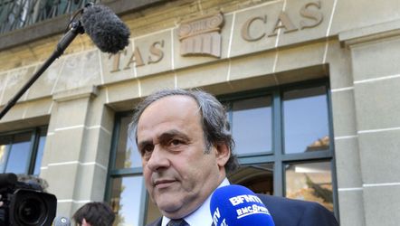 Platini hoort maandag oordeel CAS
