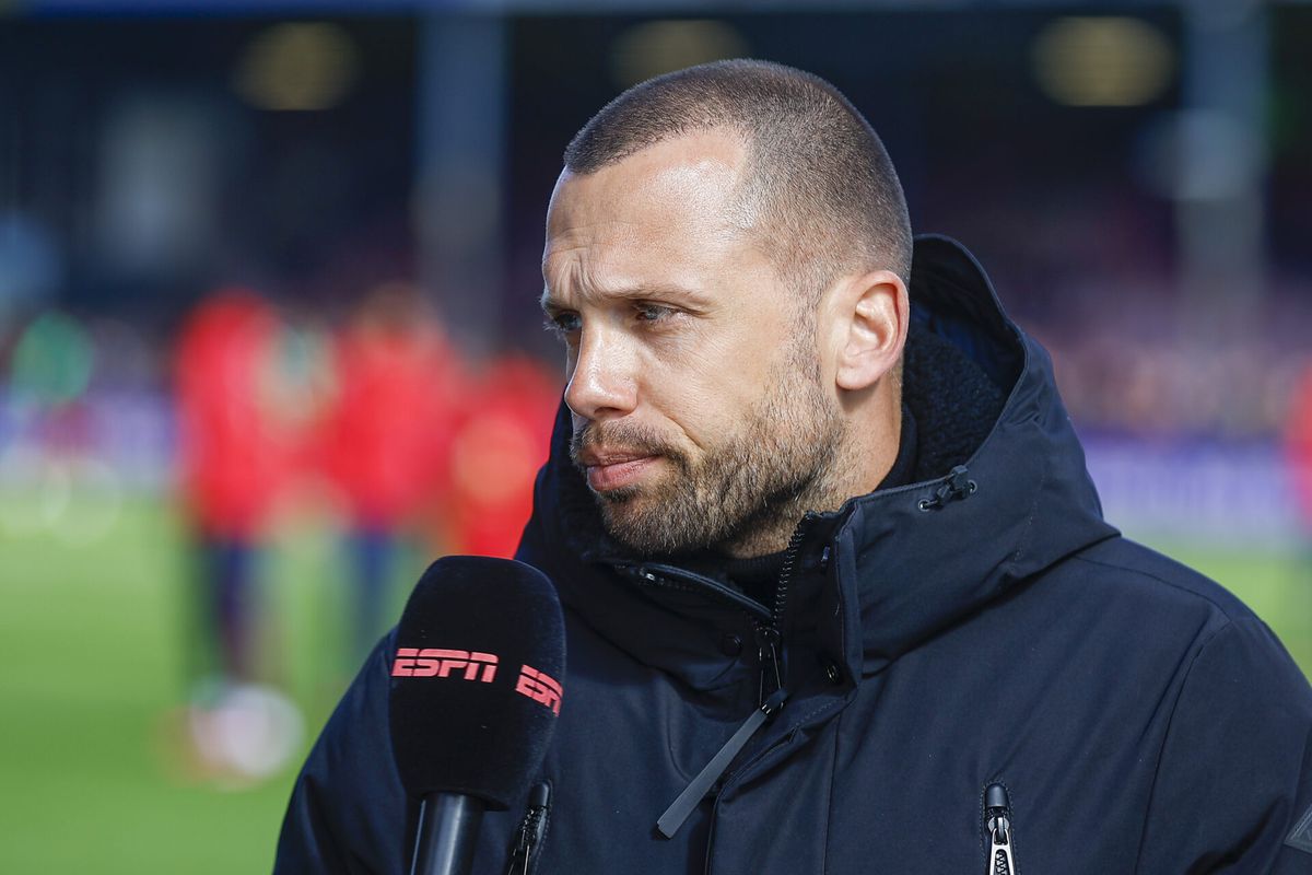 Stem! Heitinga begint met puzzelen: hoe moet Ajax aantreden tegen Feyenoord?