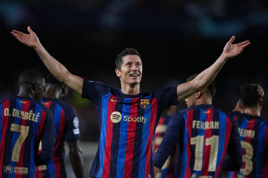 🎥 | Magische Lewandowski breekt nieuw record bij ruime CL-zege Barça op Viktoria Plzen