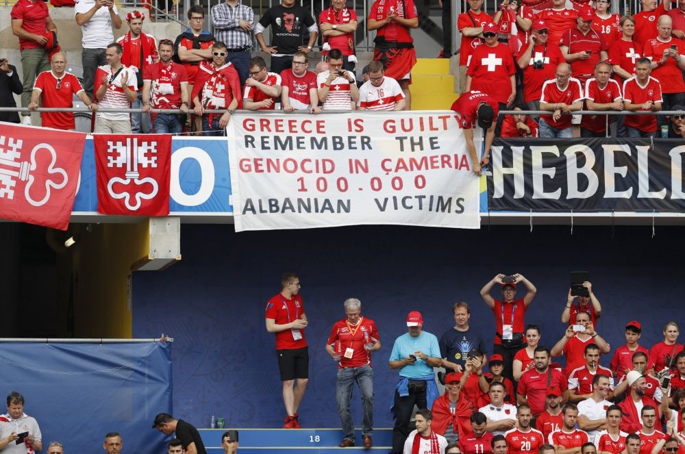 Griekenland woedend om spandoek tijdens Zwitserland - Albanië