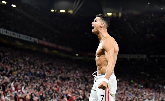 🎥 | Cristiano Ronaldo zorgt voor absoluut gekkenhuis op Old Trafford: 'VIVA RONALDOOOO'