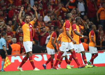 Galatasaray pakt koppositie in Turkije af van Basaksehir na derbyzege op Besiktas