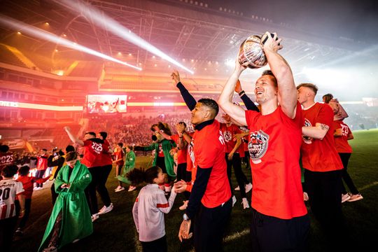 📸 | Feest in het Philips Stadion: duizenden PSV'ers vieren bekerwinst