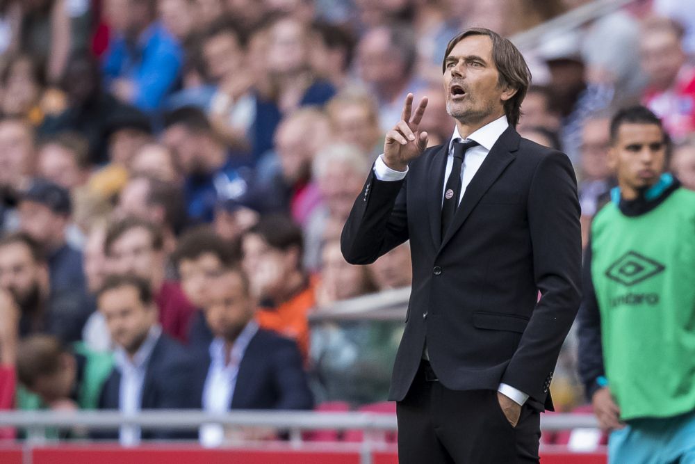 Cocu blij met Ajax: 'Hoe meer wedstrijden, hoe beter'