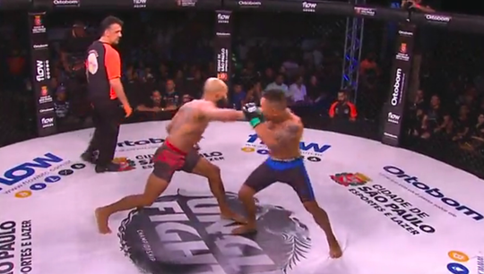 🎥 | Braziliaanse MMA-vechter verspilt geen tijd: ramt landgenoot na 23 seconden KO
