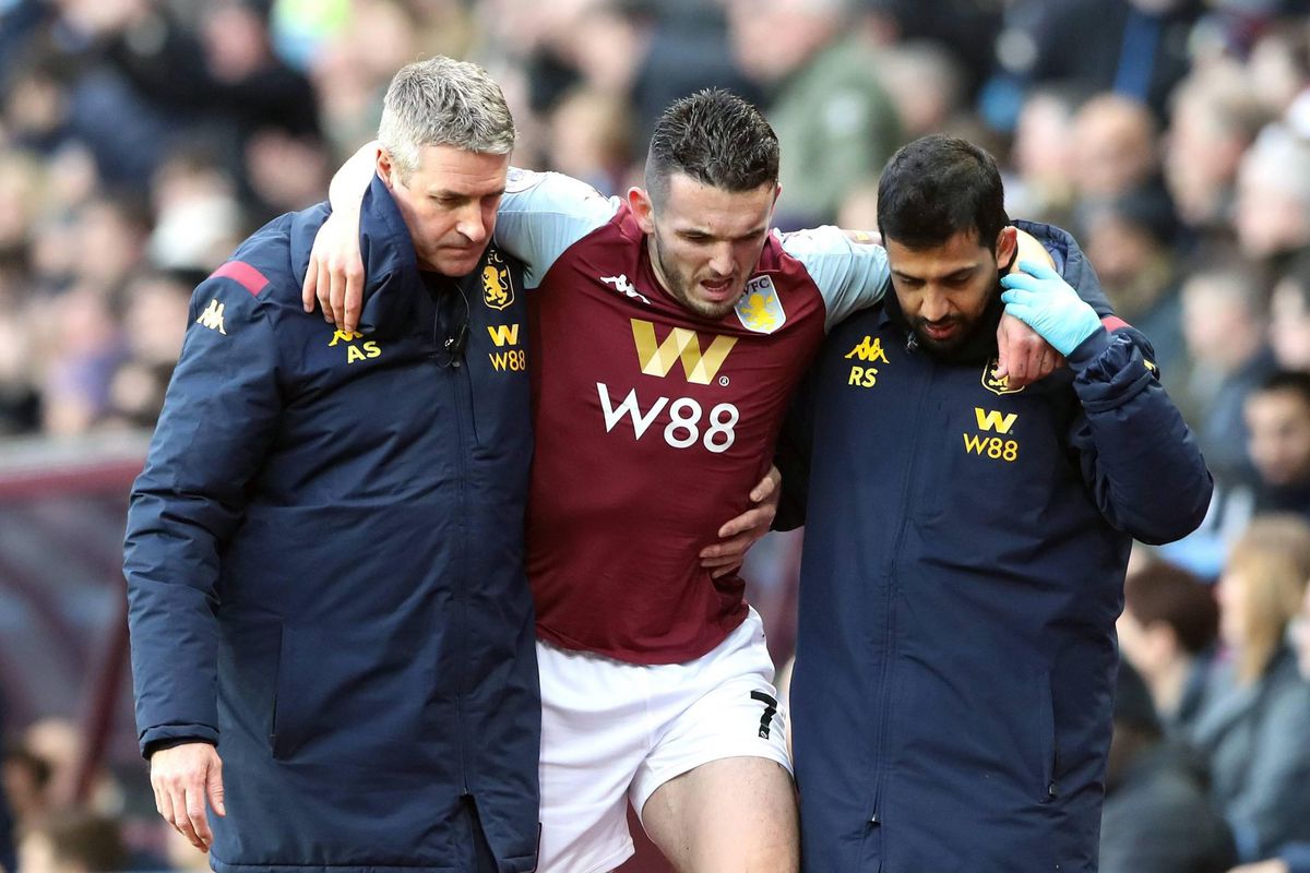 AU! Aston Villa-middenvelder McGinn breekt zijn enkel