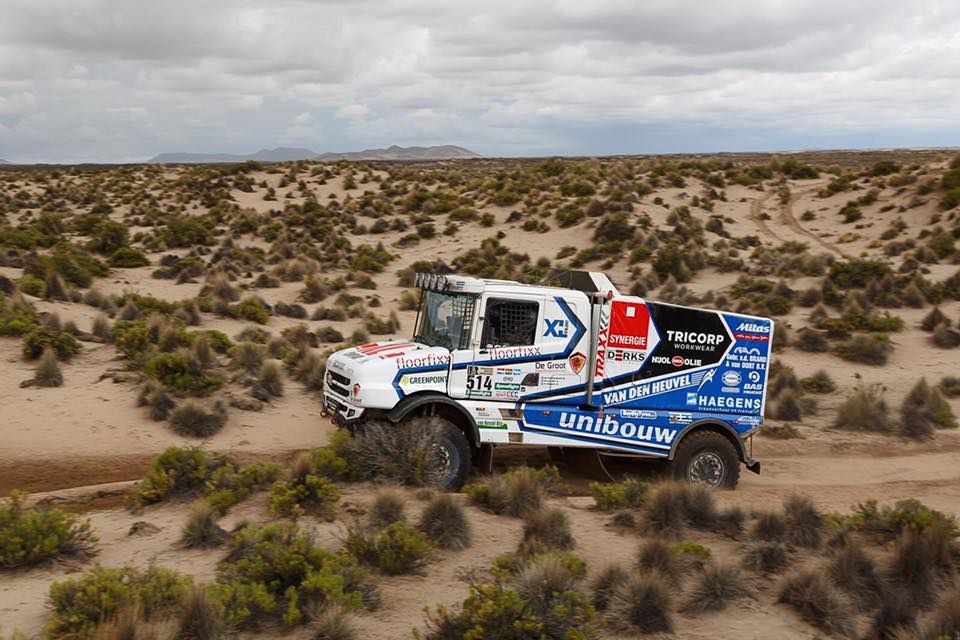 Modderbad voor Maurik van den Heuvel in Dakar Rally
