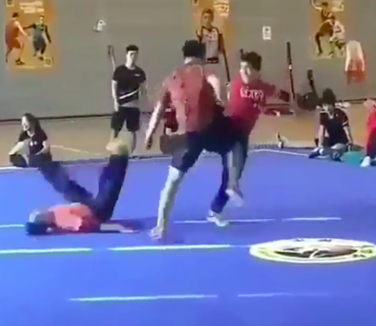 Deze Aziatische vechter is zó snel en precies dat hij op Bruce Lee lijkt (video)