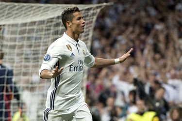 Champions League-held Ronaldo opent Club van 100