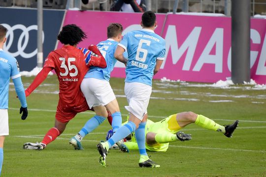 Duitse voetbalbond schorst Zirkzee flink voor lompe overtreding