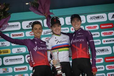 Anna van der Breggen heeft eindzege Giro Donne zondag voor het grijpen: 1:23 voor op Moolman-Pasio