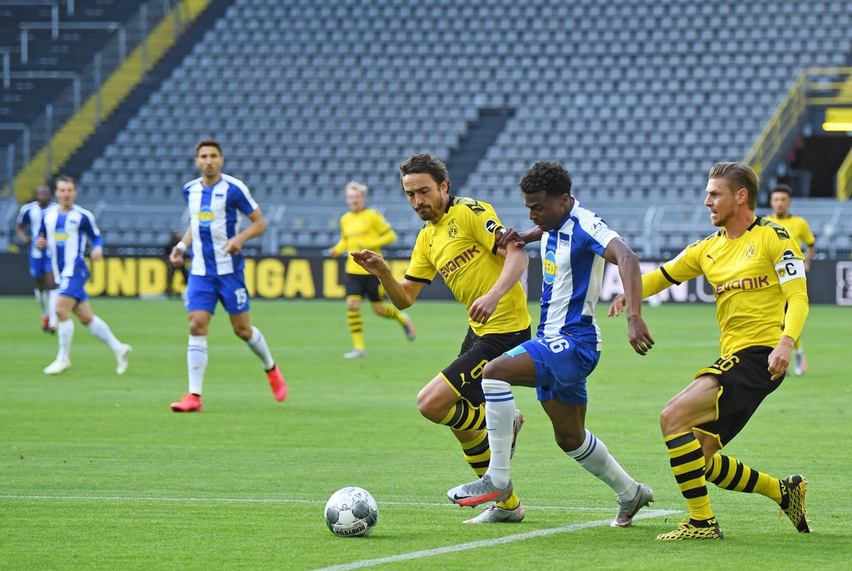 Dortmund wint matige pot waarin Dilrosun geblesseerd moet afhaken