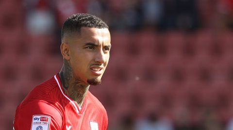 Speler uit League Two raakt geblesseerd tijdens potje gamen: 'Hij verdraaide zijn been'