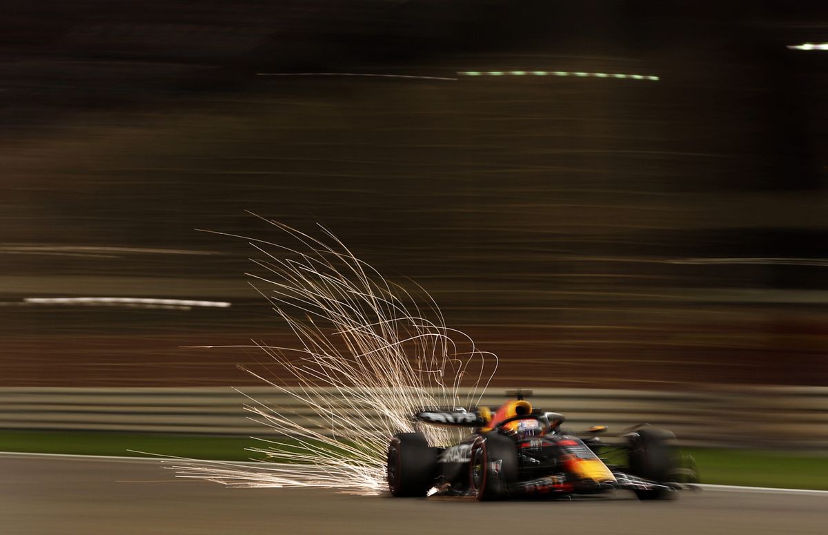 F1 is back! Verstappen wint in Bahrein, good old Alonso op het podium