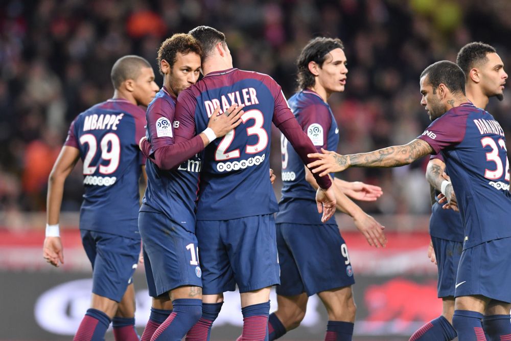 PSG deelt tik uit aan achtervolger AS Monaco in Franse topper (video's)