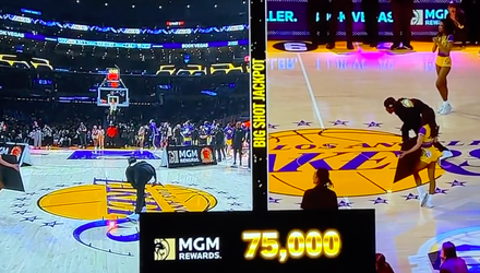 🤑 | 'Half court-shot' levert 75k op: NBA-fan ziet bijzondere techniek beloond worden