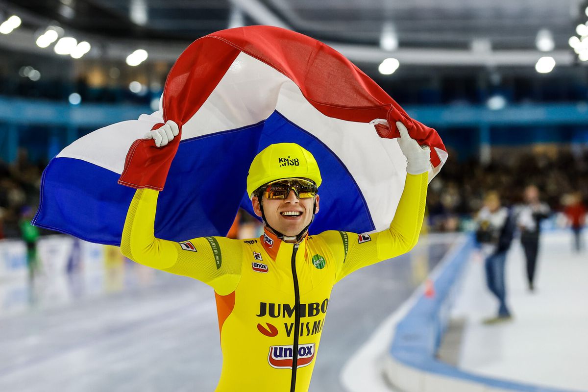 NK afstanden schaatsen | Harm Visser pakt Nederlandse titel op massastart, maar mag niet naar EK