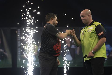 Stem! Welke 4 darters bereiken de finale van de Premier League?