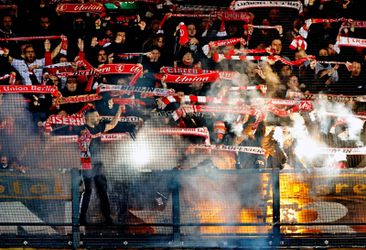 Chaos in Rotterdam: 75 fans Union Berlin aangehouden, Duitsers klagen over behandeling door politie