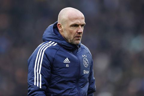 Ajax wil John Heitinga als assistent Schreuder, René Meulensteen bedankte