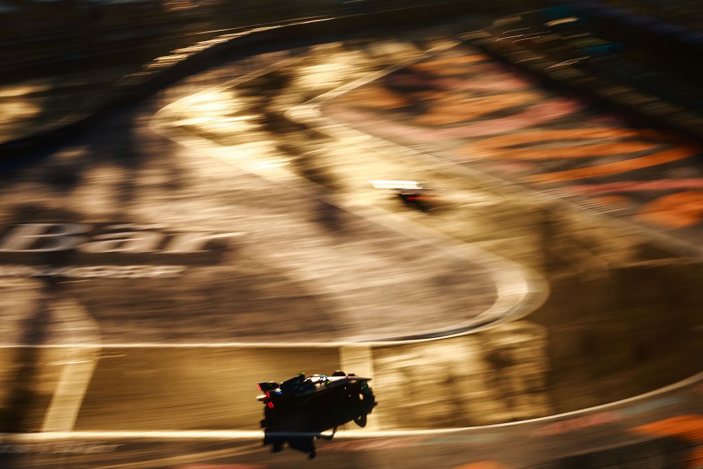 Wat een pech! Robin Frijns breekt pols in openingsrace Formule E