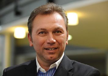 Bruyneel scheldt de hele wielerwereld de huid vol: 'Dikke bullshit!'