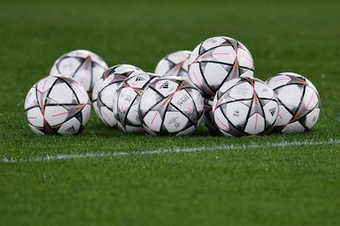 PSV traint met officiële nieuwe bal gemaakt voor CL-finale