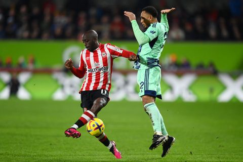 Buitenlands voetbal: Brentford wint derby, dubbelslag Dessers helpt Cremonese niet