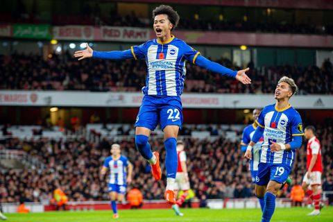 Arsenal vliegt in eigen huis uit League Cup, Tottenham vindt zijn Waterloo in Nottingham