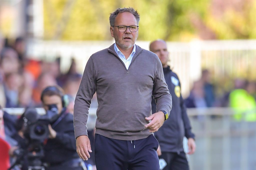 Henk de Jong vanwege gezondheidsredenen per direct weg als trainer van Cambuur