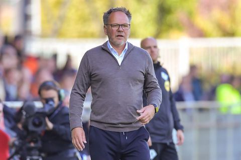 Henk de Jong vanwege gezondheidsredenen per direct weg als trainer van Cambuur