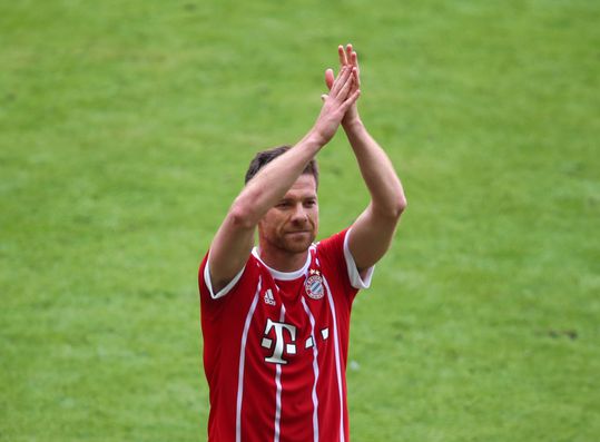 Prachtig! Bayern feliciteert jarige Xabi Alonso (36) met geweldig filmpje