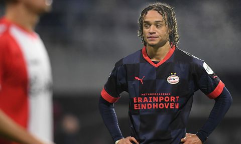 PSV diep in de problemen: Emmen wint voor het eerst van traditionele top 3-club