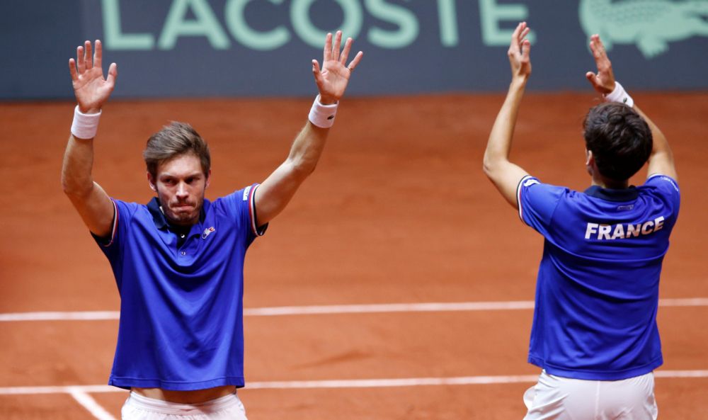 Kampioen Frankrijk maakt Davis Cup weer spannend na winst in dubbelspel