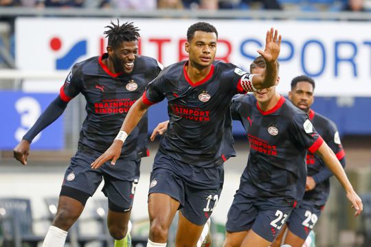 Cody Gakpo schiet PSV naar 1e uitoverwinning op sc Heerenveen sinds 11 jaar