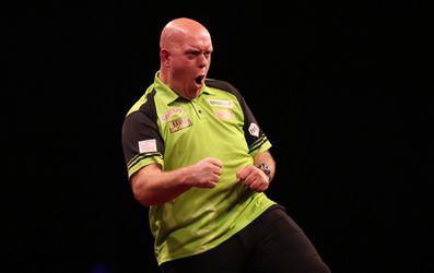 TV-gids: hier kijk je de laatste groepsduels van de Grand Slam of Darts, met 2 Nederlanders