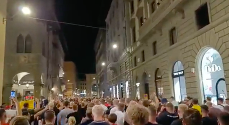 🎥 | Twente-fans zingen door de straten van Florence: 'De hel van Enschede!'