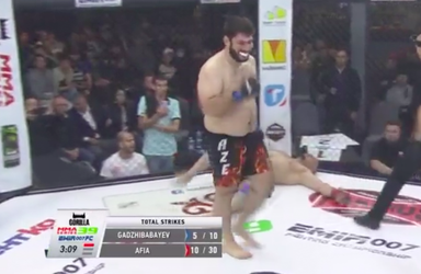 🎥 | Azerbeidzjaanse vechter Gadzhibabayev KO't opponent op gruwelijke wijze