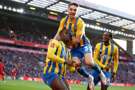 🎥 | Liverpool komt op achterstand tegen League One-club, maar Virgil van Dijk en co buigen het om