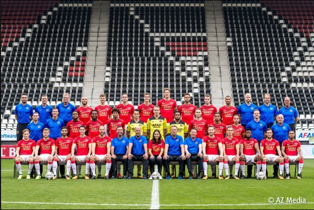 AZ maakt officiële teamfoto's met trouwe fans (foto)