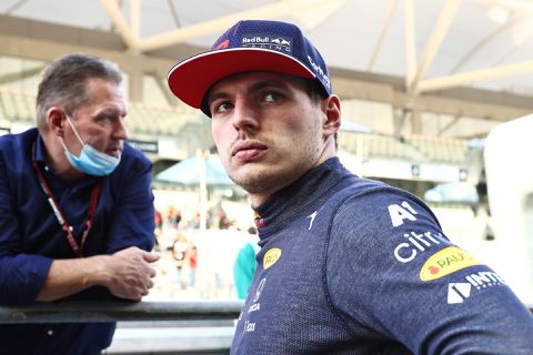 Brits medium flink onder vuur na speciale boodschap voor Max Verstappen