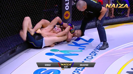 🎥 | MMA-vechter verslaat opponent bij profdebuut via pijnlijke Suloev Stretch