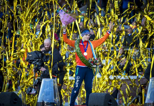 Patrick Roest viert wereldtitel tot in de late uurtjes (video)