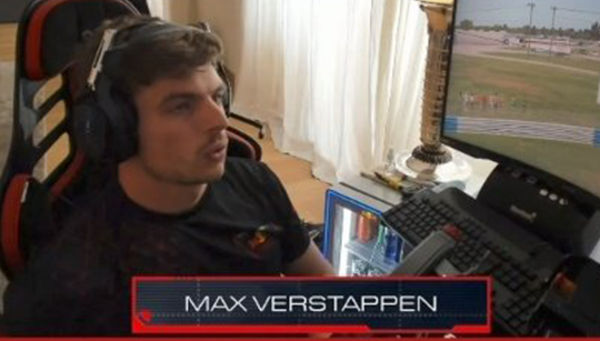 📸 | Max Verstappen bewaart WK-beker op hele opvallende plek