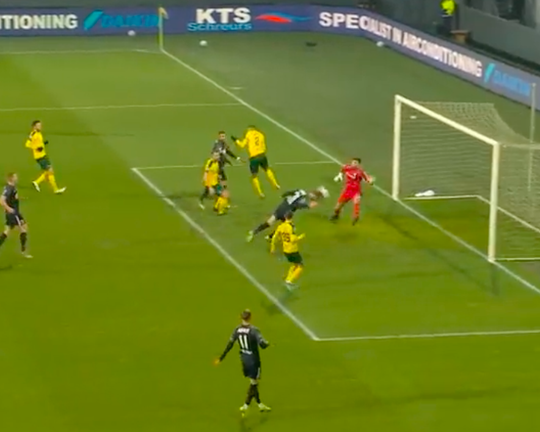 🎥 | AZ'er Sam Beukema maakt à la Beb Bakhuys bijzondere goal tegen Fortuna