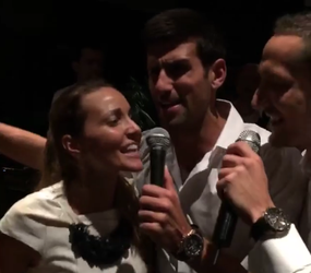 Djokovic zingt liedje met heel leuk meisje (video)