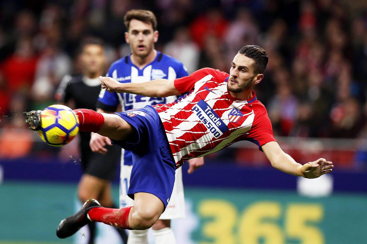 Atlético blijft Barça achtervolgen met moeizame overwinning op Alavés
